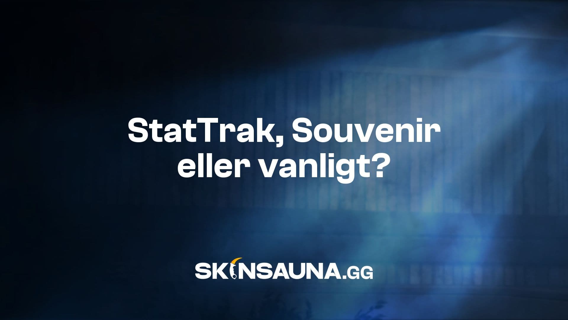 En almindelig, en StatTrak- og en Souvenir-CS2-skin side om side for at illustrere forskellene mellem de forskellige versioner af itemet.
